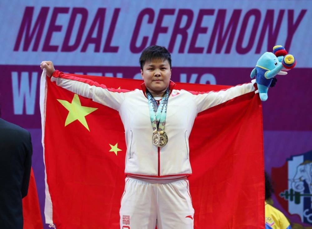 Китаянка Ван Чжоуюй завоевала золото по тяжелой атлетике в весовой категории до 87 кг на Олимпиаде в Токио
