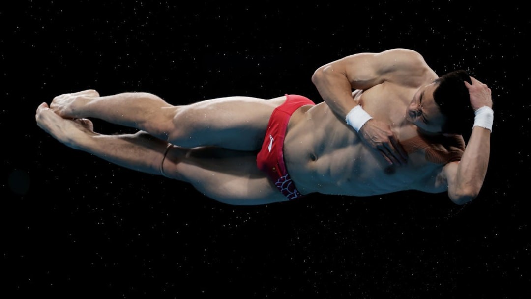 Китаец Цао Юань завоевал золотую медаль в соревнованиях по прыжкам в воду с 10-метровой вышки на Олимпийских играх в Токио