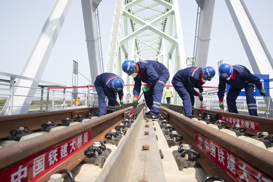 Завершена укладка рельсов на железнодорожном мосту Тунцзян-Нижнеленинское