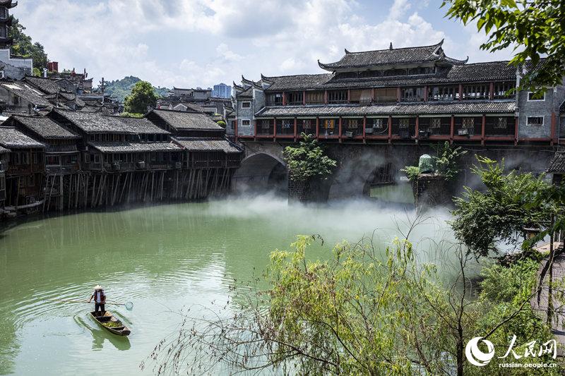 В провинции Хунань расчистят реку для улучшения туристической среды