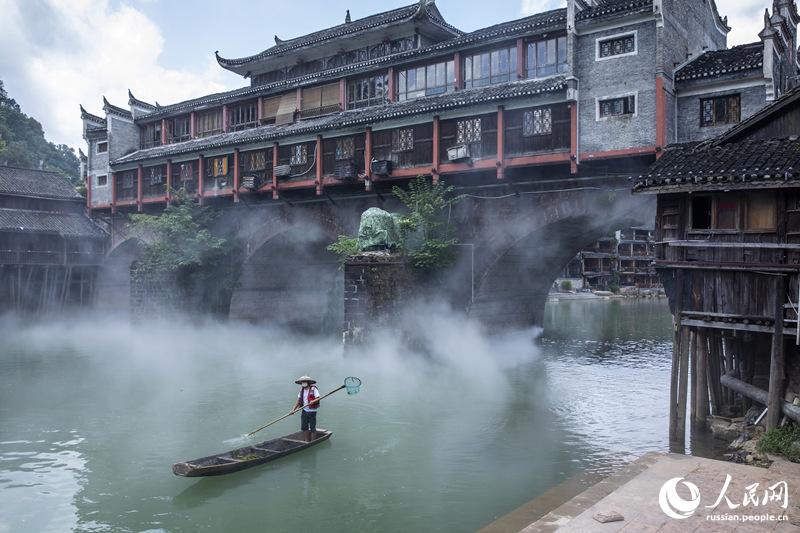 В провинции Хунань расчистят реку для улучшения туристической среды