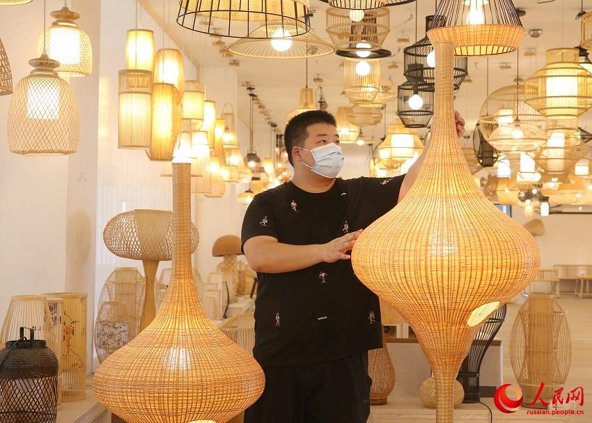 Уникальные декоративные бамбуковые лампы уезда Аньцзи пользуются большим спросом за рубежом