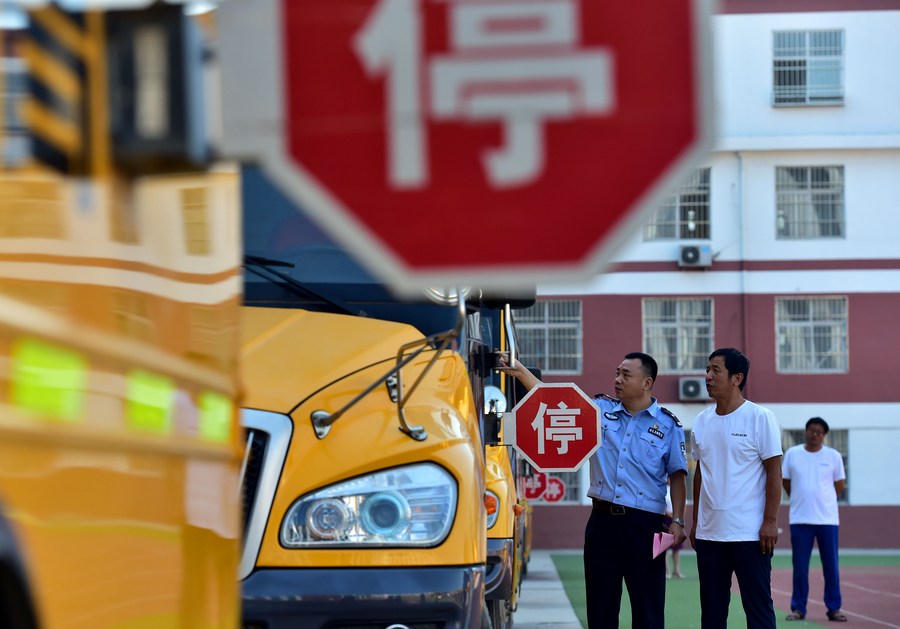 В Китае призвали к усилению проверки безопасности школьных автобусов в преддверии нового учебного семестра