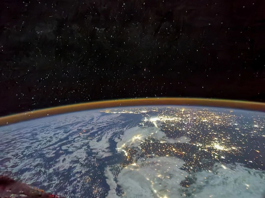 Снимки Земли с борта космического корабля "Шэньчжоу-12"