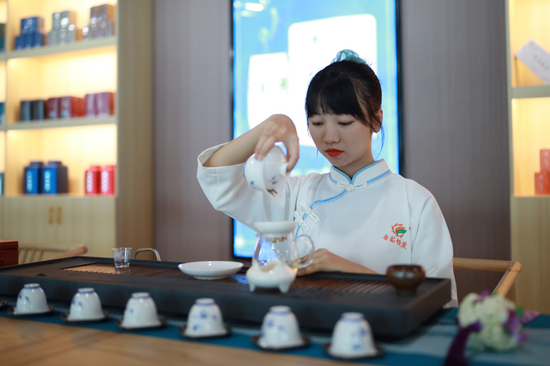 В городе Хэнчжоу зацвел благоухающий жасмин