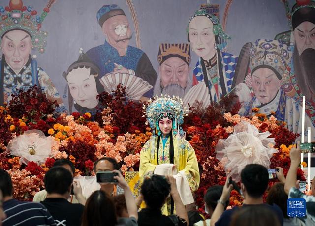 Китайская международная ярмарка торговли услугами открыла двери обычным посетителям