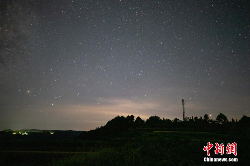 Звездное небо над террасными полями в Юго-Западном Китае