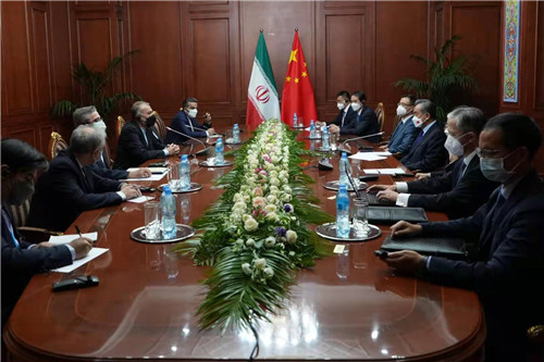 Ван И: КНР поддерживает вступление Ирана в Шанхайскую организацию сотрудничества