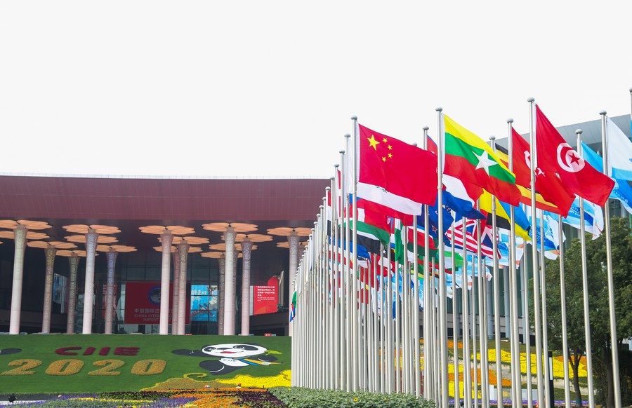Си Цзиньпин: ШОС провела исследования для создания международных отношений нового типа и сообщества единой судьбы человечества 