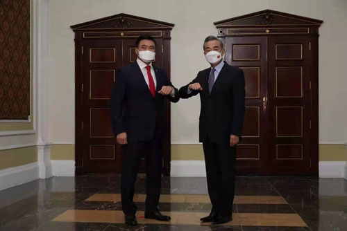 Ван И встретился с заместителем премьер-министра Монголии С. Амарсайханом