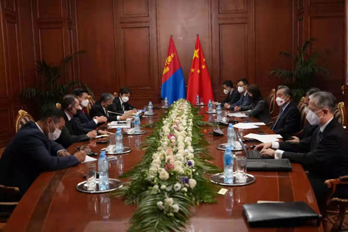 Ван И встретился с заместителем премьер-министра Монголии С. Амарсайханом