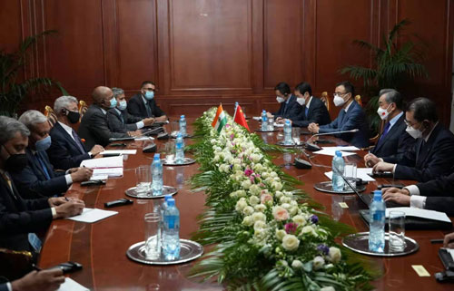 Ван И встретился с министром иностранных дел Индии С. Джайшанкаром