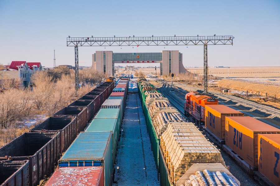 Объем грузов, перевезенных через КПП Эрэн-Хото на китайско-монгольской границе, увеличился в январе-августе 2021 г.