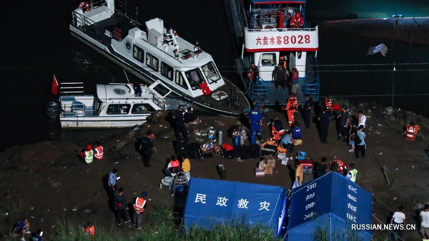 Девять человек погибли в результате опрокидывания суда на юго-западе Китая