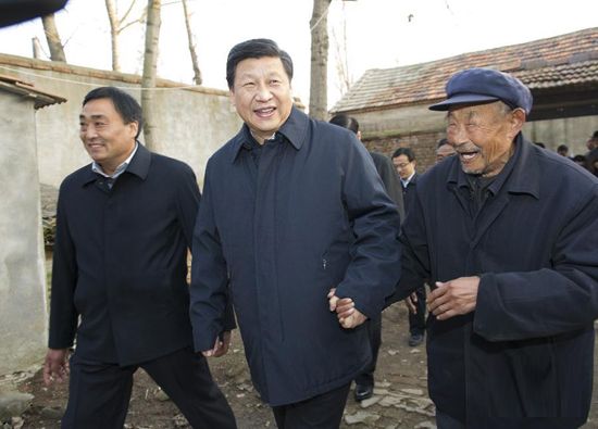 25 нобря 2013 года Си Цзиньпин вместе с 83-летним Ван Кэчаном, который был в свое время "образцом поддержки армии", навести его семью в деревне Чжуцунь уезда Линьшу, расположенного в Имэне - одной из старых опорных баз революции провинции Шаньдун.