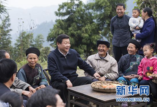 3 ноября 2013 года Си Цзиньпин провел беседу с кадровыми  работниками и крестьянами в деревне "18 пещер" волости Пайди уезда Хуаюань Сянси-Туцзя-Мяоского автономного округа провинции Хунань.
