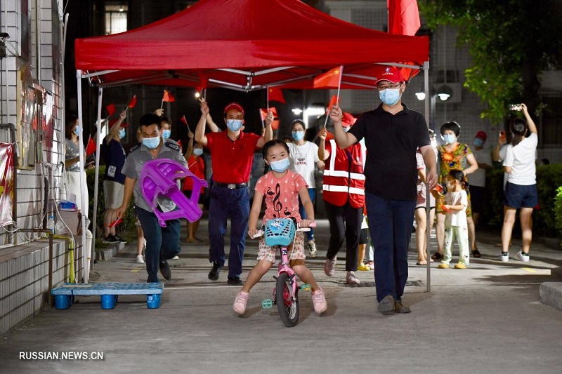 В китайском городе Сямэнь снимают "локдаун" благодаря улучшению эпидемиологической ситуации