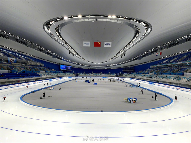 В Национальном дворце конькобежного спорта стартовало первое международное соревнование