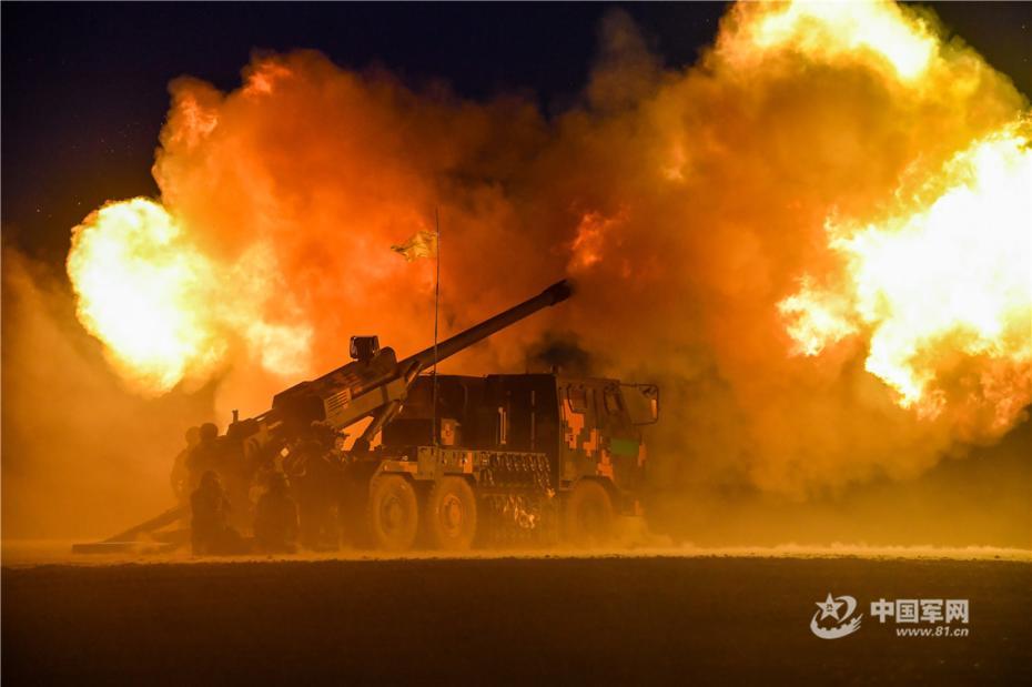Кадры учений с боевой стрельбой артиллерийской бригады 74-го армейского корпуса НОАК