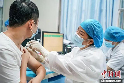 В Китае начинается повторная иммунизация от COVID-19