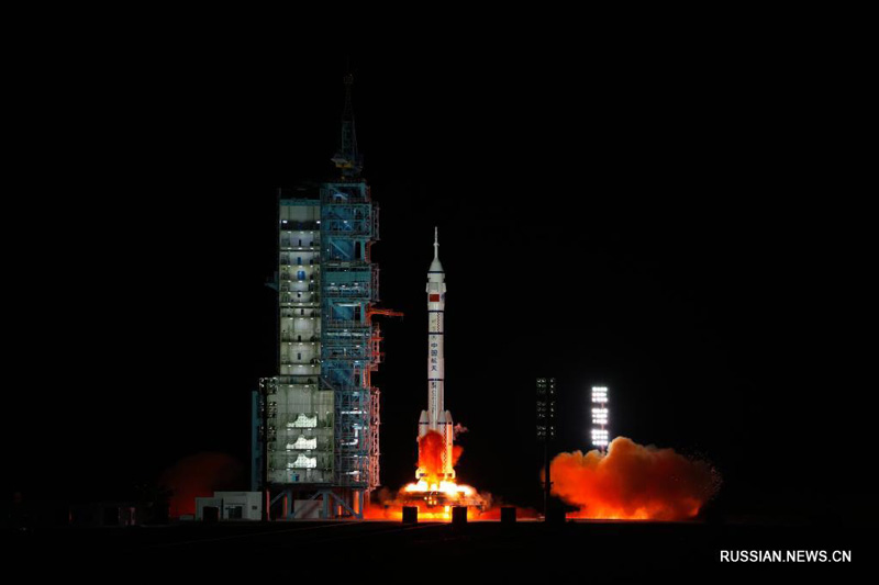 Китай успешно запустил пилотируемый космический корабль "Шэньчжоу-13"