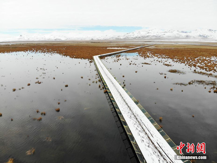 Степь Жоэргай на юго-западе Китая после снегопада