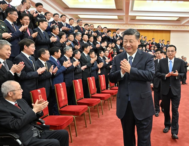 Си Цзиньпин вручил двум китайским ученым высшую государственную премию в области науки и техники