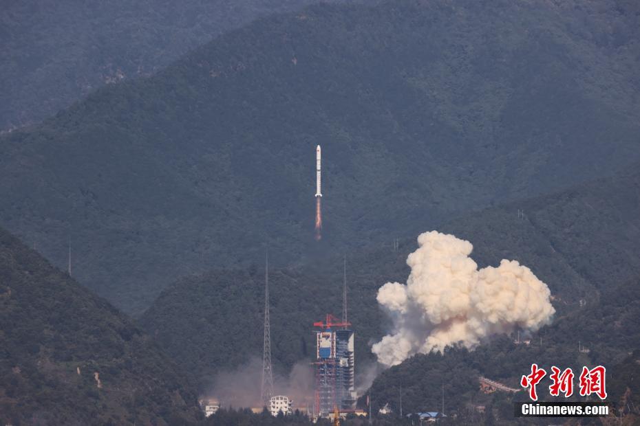 Китай успешно запустил три новых спутника дистанционного зондирования
