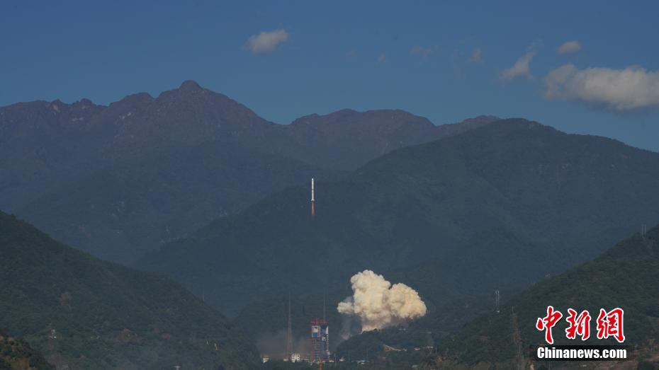 Китай успешно запустил три новых спутника дистанционного зондирования