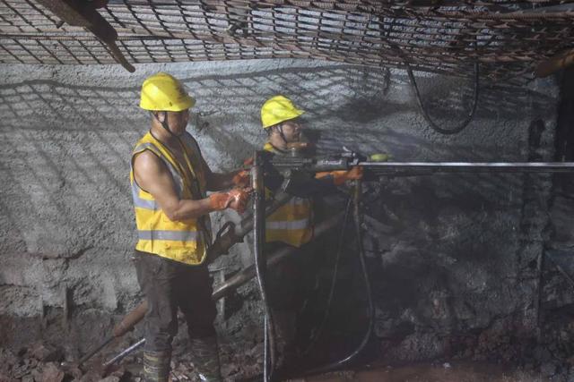 Завершено строительство тоннеля на ВСЖД, ведущей к китайско-вьетнамской границе