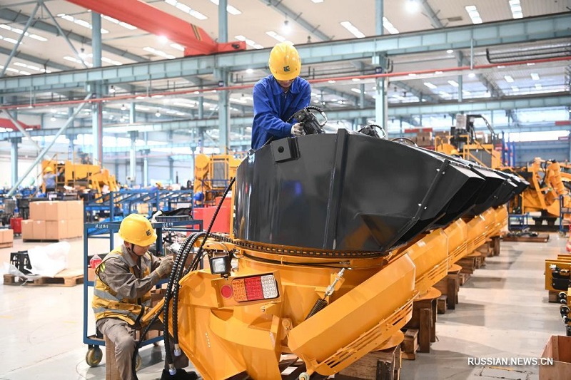 Производство комбайнов для уборки сахарного тростника в Лючжоу