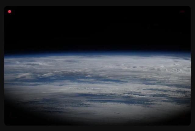 Китайский астронавт с космической станции заснял красоту Земли
