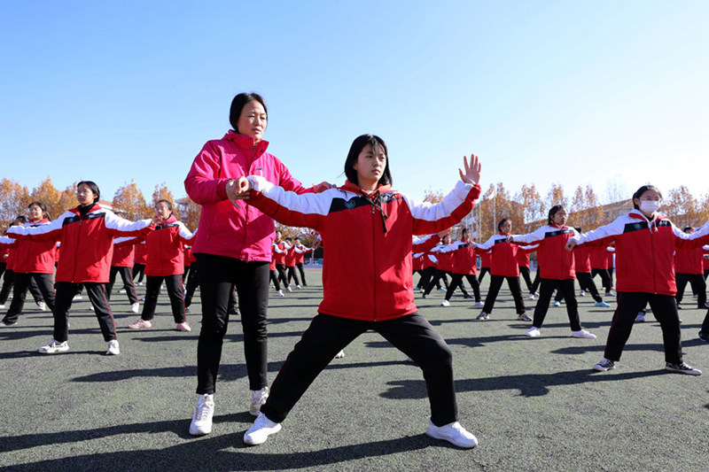 В школах уезда Вэньсянь провинции Хэнань продвигают тайцзи