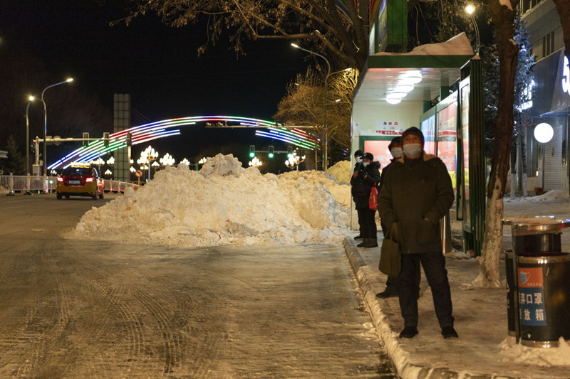 В городе Хэган расчистили снег после метель