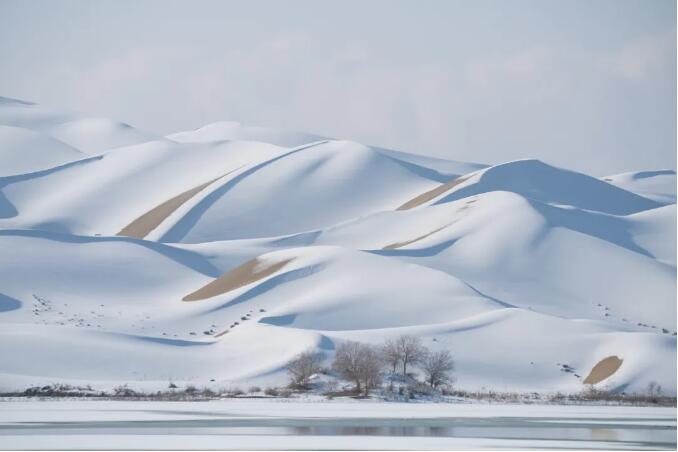 В пустыне Такла-макан выпал снег