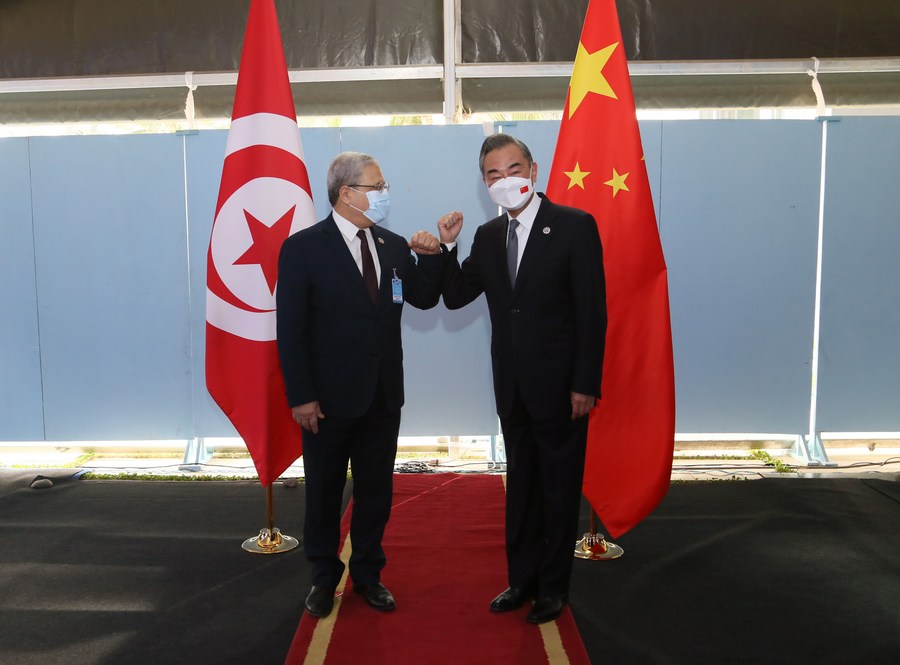 Ван И встретился с министром иностранных дел Туниса Усманом Джеранди