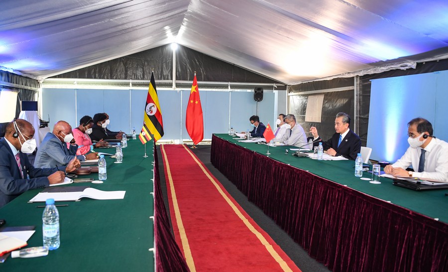 Ван И провел встречу с министром иностранных дел Уганды Джедже Одонго