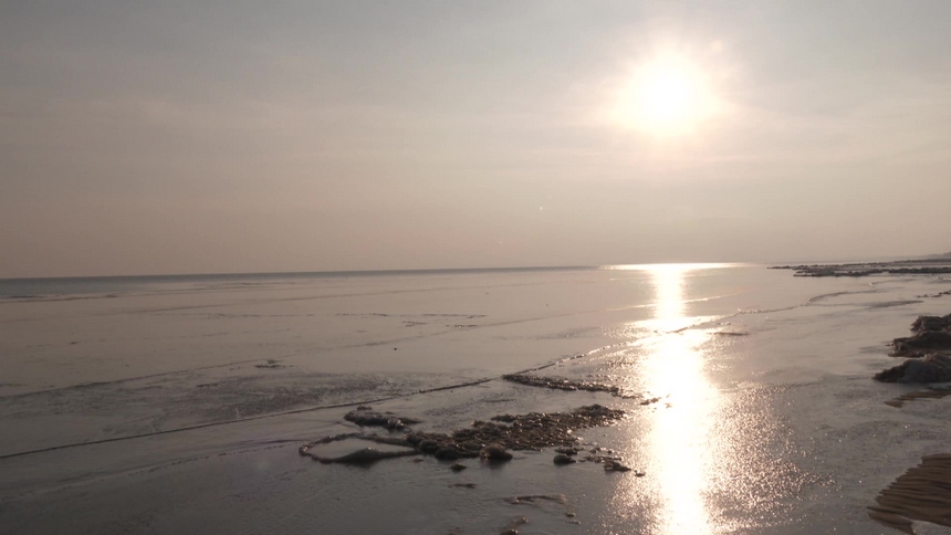 Крупнейшее пограничное озеро между Китаем и Россией вступило в период ледостава