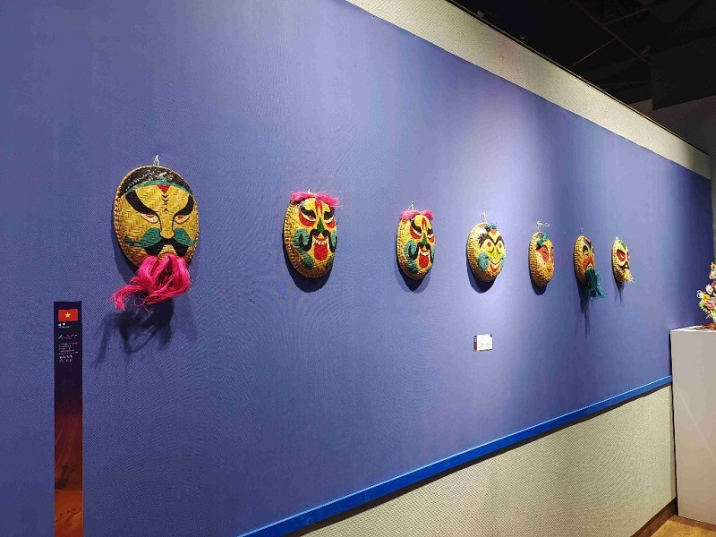 В Сиане открылась международная выставка искусств "Шелковый путь"