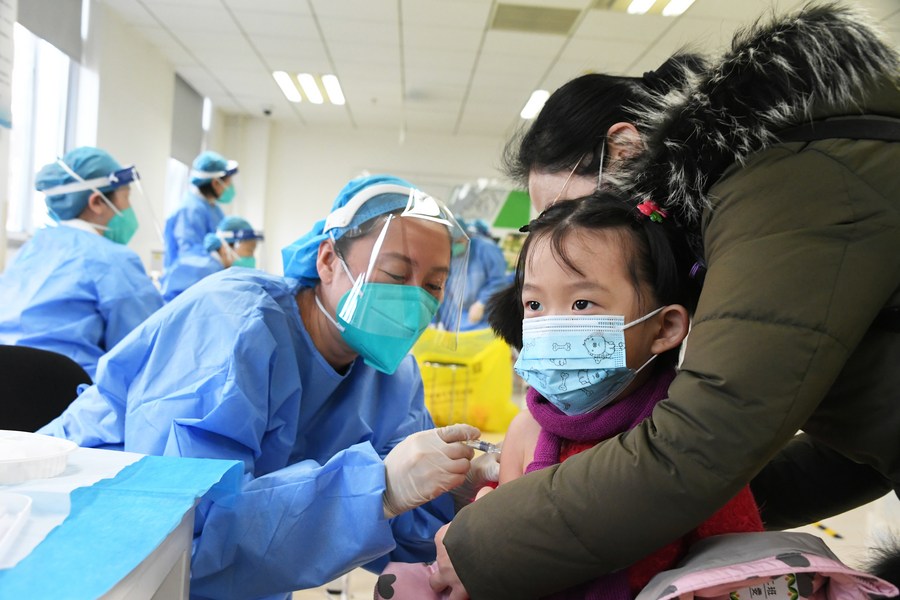 В Пекине детям в возрасте от 3 до 11 лет было введено более 2 млн доз вакцин от COVID-19