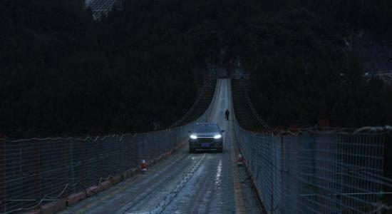 В Чунцине появился подвесной канатный мост с 245-метровой длиной пролета для машин 