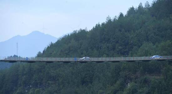 В Чунцине появился подвесной канатный мост с 245-метровой длиной пролета для машин 