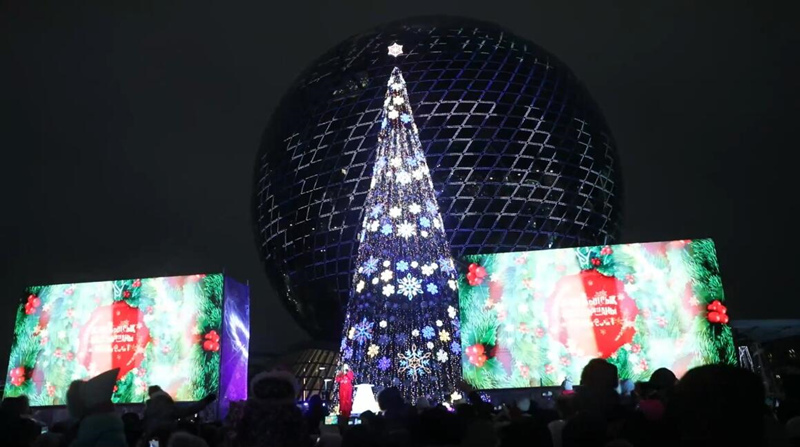 Главную новогоднюю елку зажгли в столице Казахстана