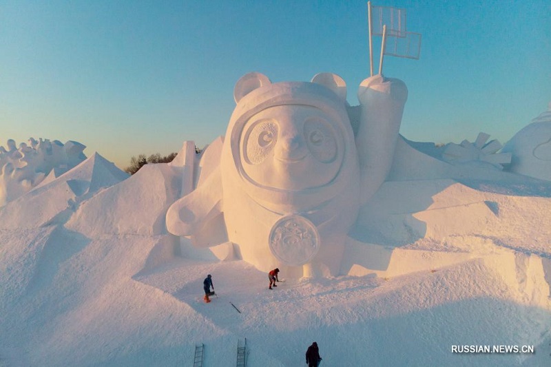 Снежные скульптуры на тему зимних Олимпийских игр представлены в Харбине