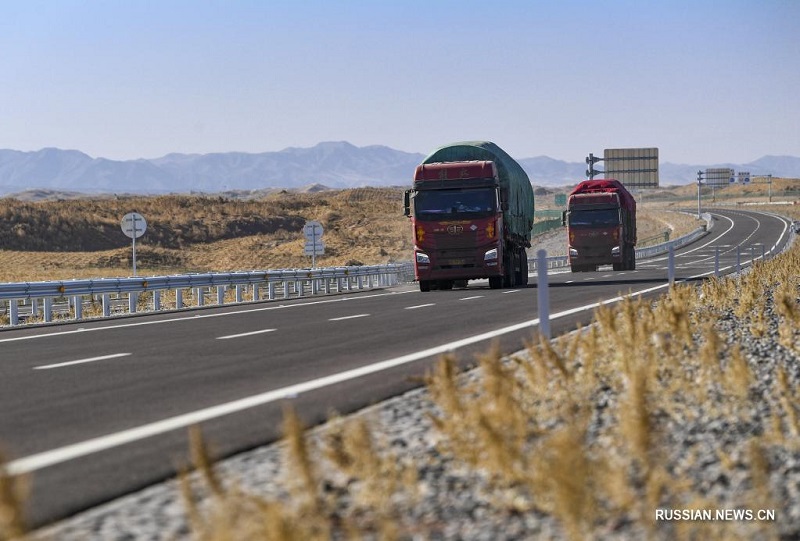 В Нинся открылось движение по скоростному шоссе через пустыню Тэнгэр