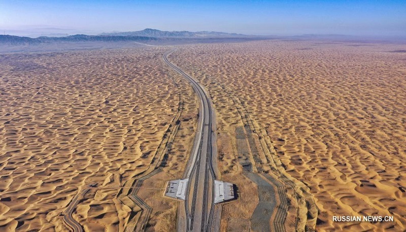 В Нинся открылось движение по скоростному шоссе через пустыню Тэнгэр