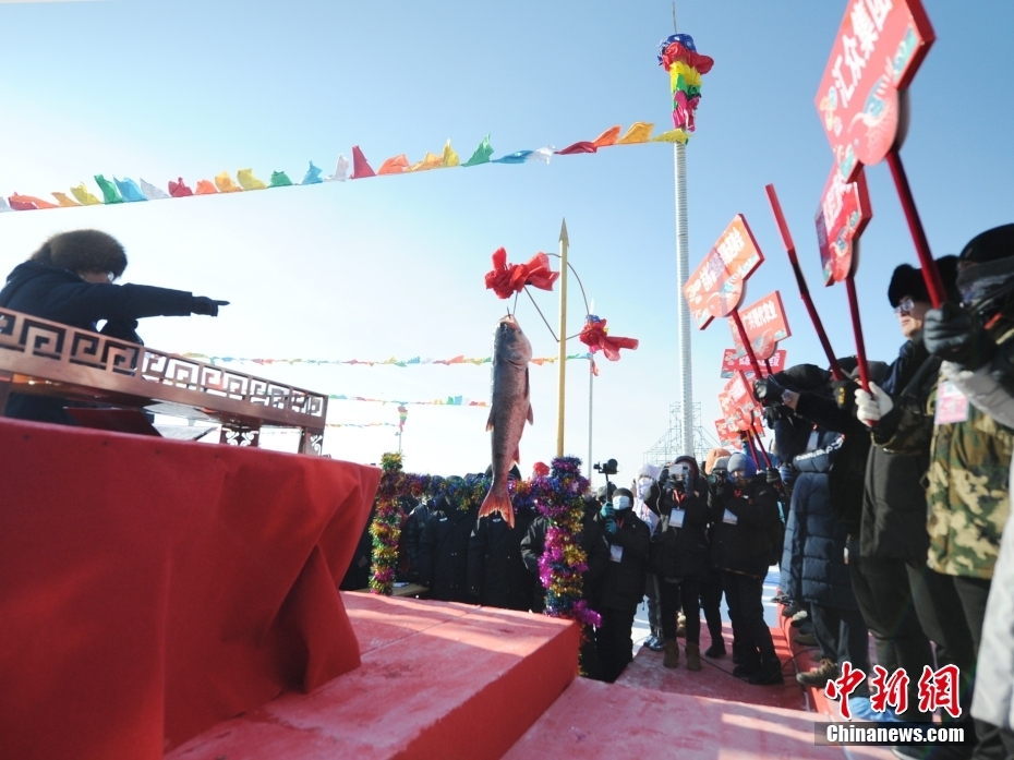 Первую рыбу на Озере Чагань продали за 3 миллиона юаней
