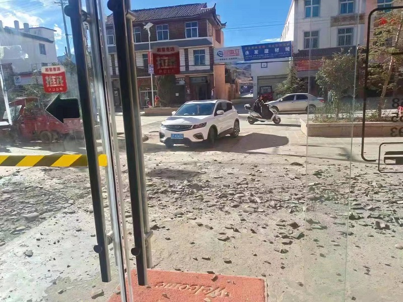 30 человек пострадали в результате землетрясения магнитудой 5,5 в провинции Юньнань