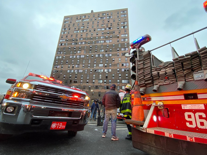 По меньшей мере 19 человек погибли в результате сильного пожара в Нью-Йорке