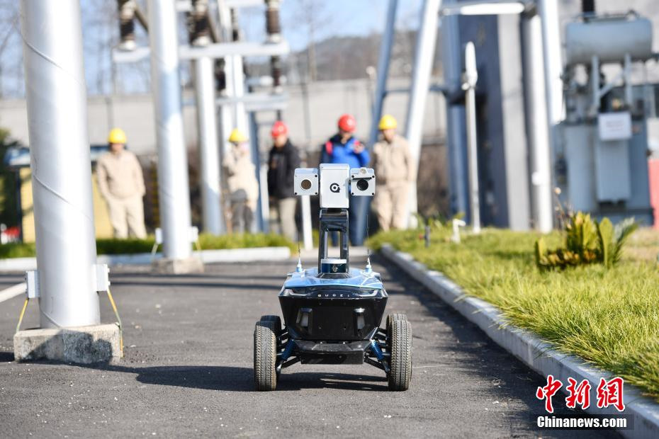 Интеллектуальный робот на трансформаторной подстанции 500 кВ в провинции Сычуань